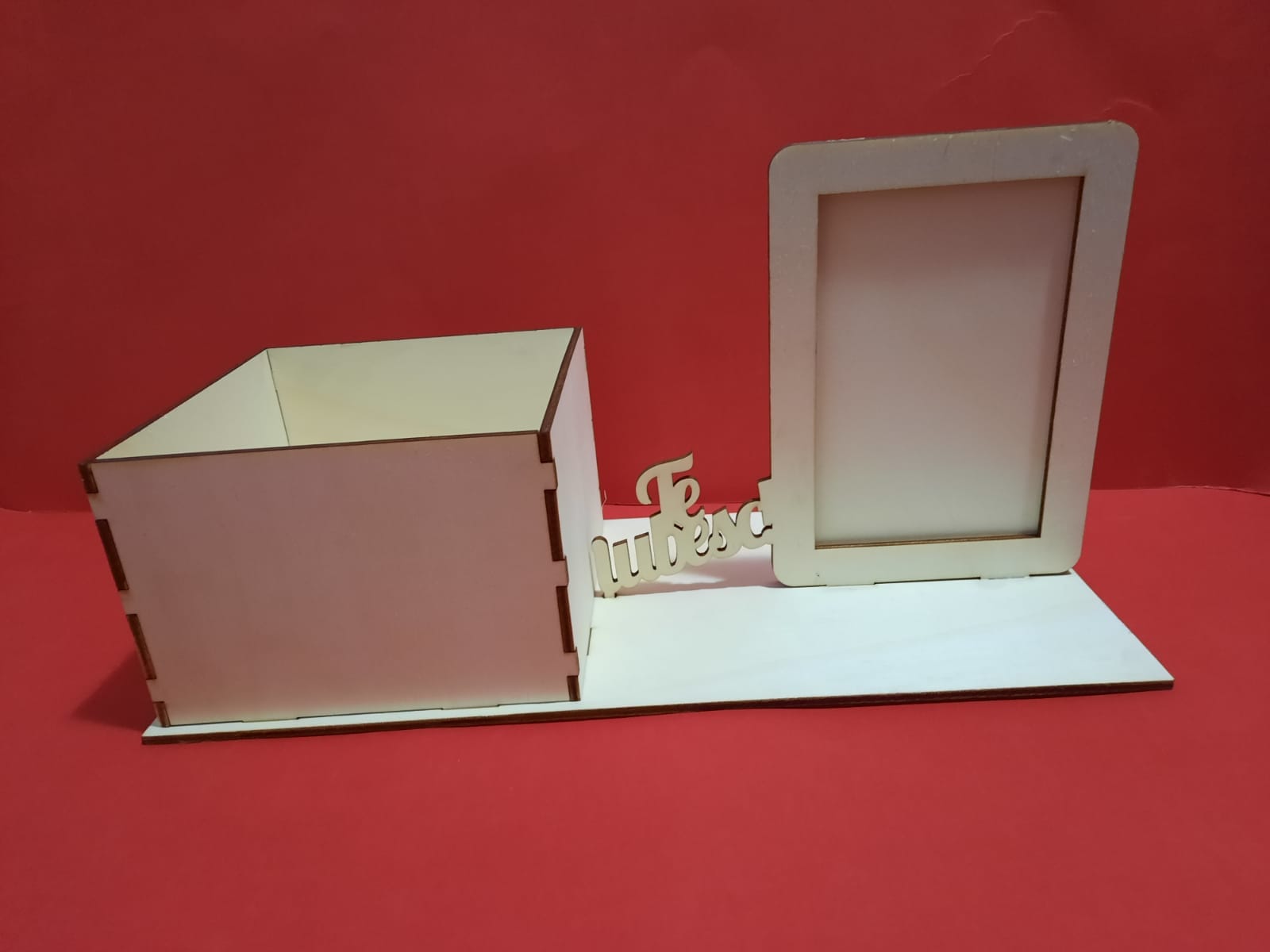 WhatsApp Image 2021-01-23 at 11.55.18 (2) Cutie Aranjamente Florale, Lemn, Cu Rama Foto, U073 - imagine 2