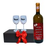 Set cadou Nasi, Cutie de vin cu sticla si 2 pahare, 35x25cm, Vin Domeniile Panciu Feteasca Regala, CSVN019