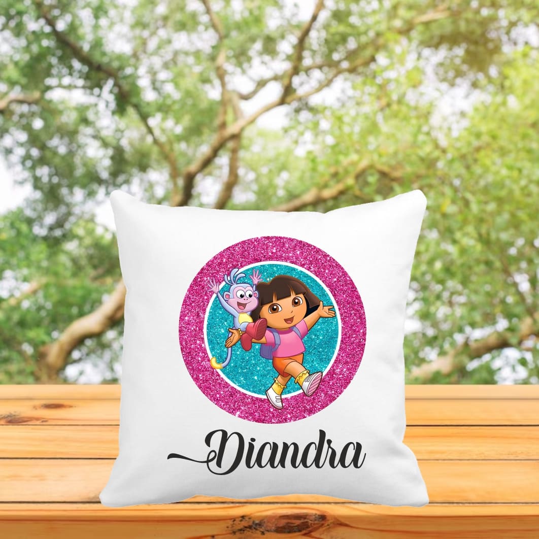 PGR044. Perna personalizata cu nume, Gradinita, Dora Exploratoarea, 40x40 cm, PGR044 - imagine 3