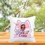 Perna personalizata cu nume, Gradinita, Gabby's Dollhouse, 40x40 cm, PGR101 - imagine 3