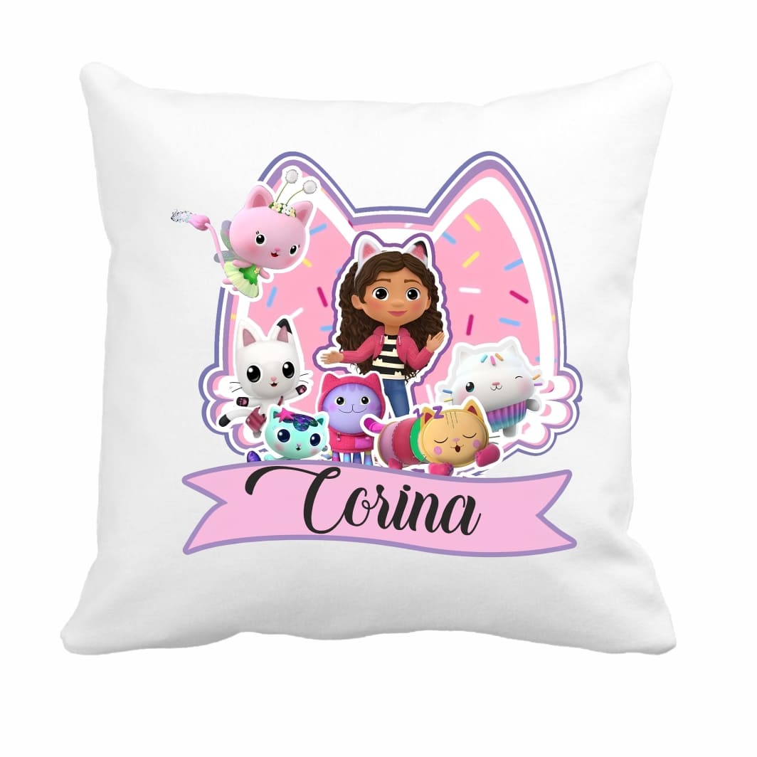 PGR101 Perna personalizata cu nume, Gradinita, Gabby's Dollhouse, 40x40 cm, PGR101 - imagine 1