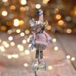 Decoratiune de Craciun, Figurina, Cerb, cu Haina, Roz, Caciula, Fular, 54cm, DCJ210 - imagine 5