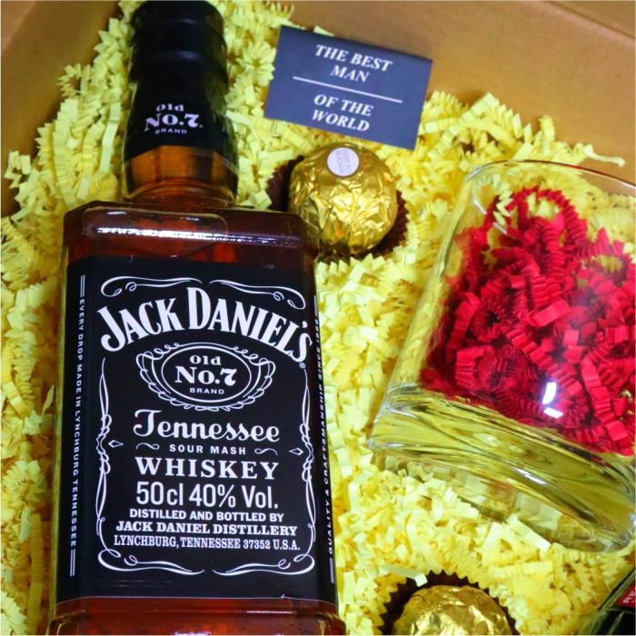 Set cadou Craciun 4 piese, Whiskey Jack Daniel`s, Ferrero Rocher, Coca Cola, Pahar Whiskey, 32,5x25,5x10,5 cm, SCC016 - imagine 4