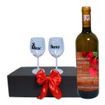 Set cadou Iubit/Sot, Cutie de vin cu sticla si 2 pahare, 35x25cm, Vin Domeniile Panciu Feteasca Regala, CSVIS006