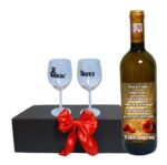 Set cadou Iubit/Sot, Cutie de vin cu sticla si 2 pahare, 35x25cm, Vin Domeniile Panciu Feteasca Regala, CSVIS009