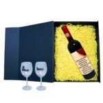 Set cadou Iubit/Sot, Cutie de vin cu sticla si 2 pahare, 35x25cm, Vin Budureasca Clasic, CSVIS014 - imagine 2