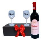 Set cadou Nasi, Cutie de vin cu sticla si 2 pahare, 35x25cm, Vin Budureasca Fetească Neagră , CSVN001