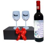 Set cadou Nasi, Cutie de vin cu sticla si 2 pahare, 35x25cm, Vin Budureasca Clasic, CSVN021