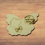 Martisor, Baza pentru flori, Fluture, Lemn, La multi ani mama, Primavara, 10x7,5 cm, BM041 - imagine 3