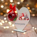 Decoratiune cu licheni si trandafir criogenat rosu, Craciun, Lemn, 20×19 cm, SGCUV011 - imagine 2