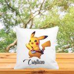 Perna personalizata cu nume, Gradinita, Pikachu, Pokemon, 40x40 cm, PGR073 - imagine 3