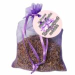 Mărturie botez lavandă săculeț organza mov personalizat cu etichetă cu numele copilului și data evenimentului