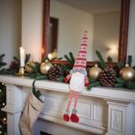 figurina craciun gnome asezat caciula secundara