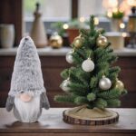 figurina craciun gnome caciula blana gri decorata