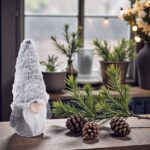 figurina craciun gnome caciula blana gri secundara