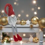 figurina craciun gnome caciula blana rosie decorata