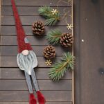 figurina craciun gnome caciula blana rosie secundara