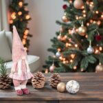 figurina craciun gnome caciula catifelata codite decorata