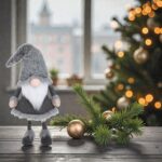 figurina craciun gnome caciula gri miscare decorata