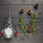 figurina craciun gnome caciula gri paiete detalii