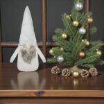 figurina craciun gnome caciula tricotata alb decorata