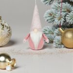 figurina craciun gnome caciula tricotata roz secundara