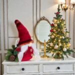 figurina craciun gnome fetita caciula rosie decorata