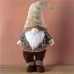 figurina craciun gnome haina maro carouri decorata