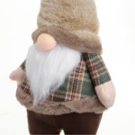 figurina craciun gnome haina maro carouri detalii