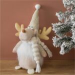 figurina craciun ren ecru caciula decorata