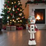 figurina decorativa craciun om zapada lopata detalii