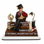 Decoratiune Absolvire, Personalizata, Tip Diploma, Lemn, 18x17,5cm, CABS024